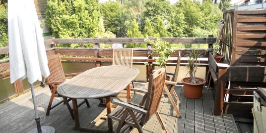 Frankfurt: Apartment with terrace