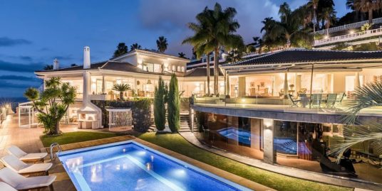 Santa Úrsula: Spectacular Villa in Vista Paraíso