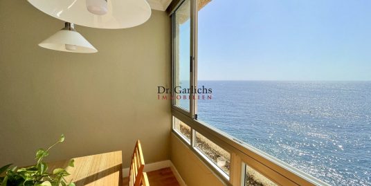 Refurbished apartment in first sea line !