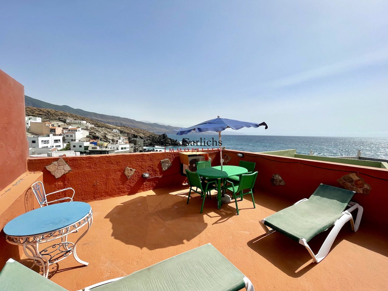 Beach house with roof terrace close to Candelaria