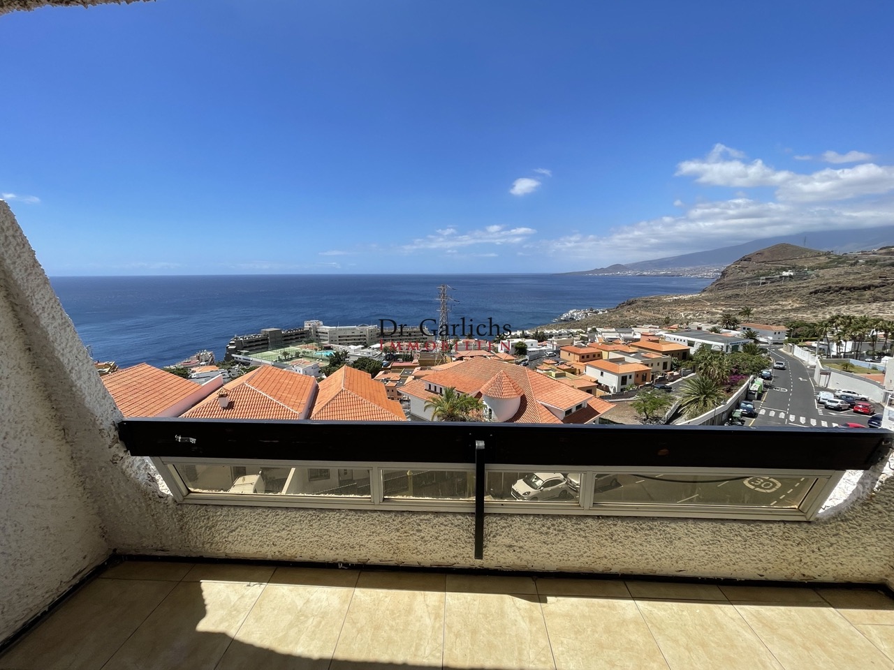 Apartment with wonderful sea view (to be refurbished)