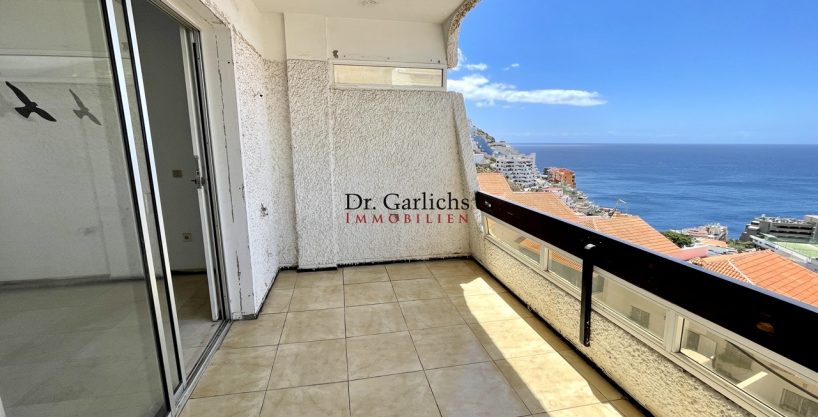 Apartment with wonderful sea view (to be refurbished)