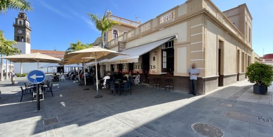 Residential/commercial building on the market square of Buenavista