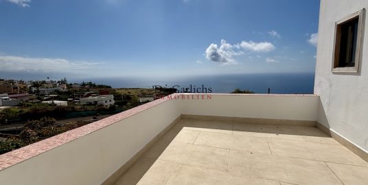 Finca with beautiful views and refurbished house