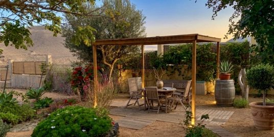 High-quality property close to the golf course and the sea