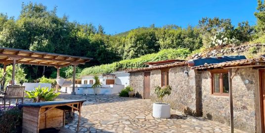 Idyllic finca with main house and holiday flats