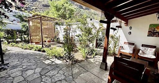 Refurbished Canarian House with garden and guest unit